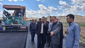 فرماندار ویژه میانه از فرایند آسفالت ریزی مسیر روستایی ارس-قویجاق-قره آور بازدید کرد