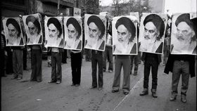 به خاطر آن عکس خانه‌ام را سنگ‌باران کردند